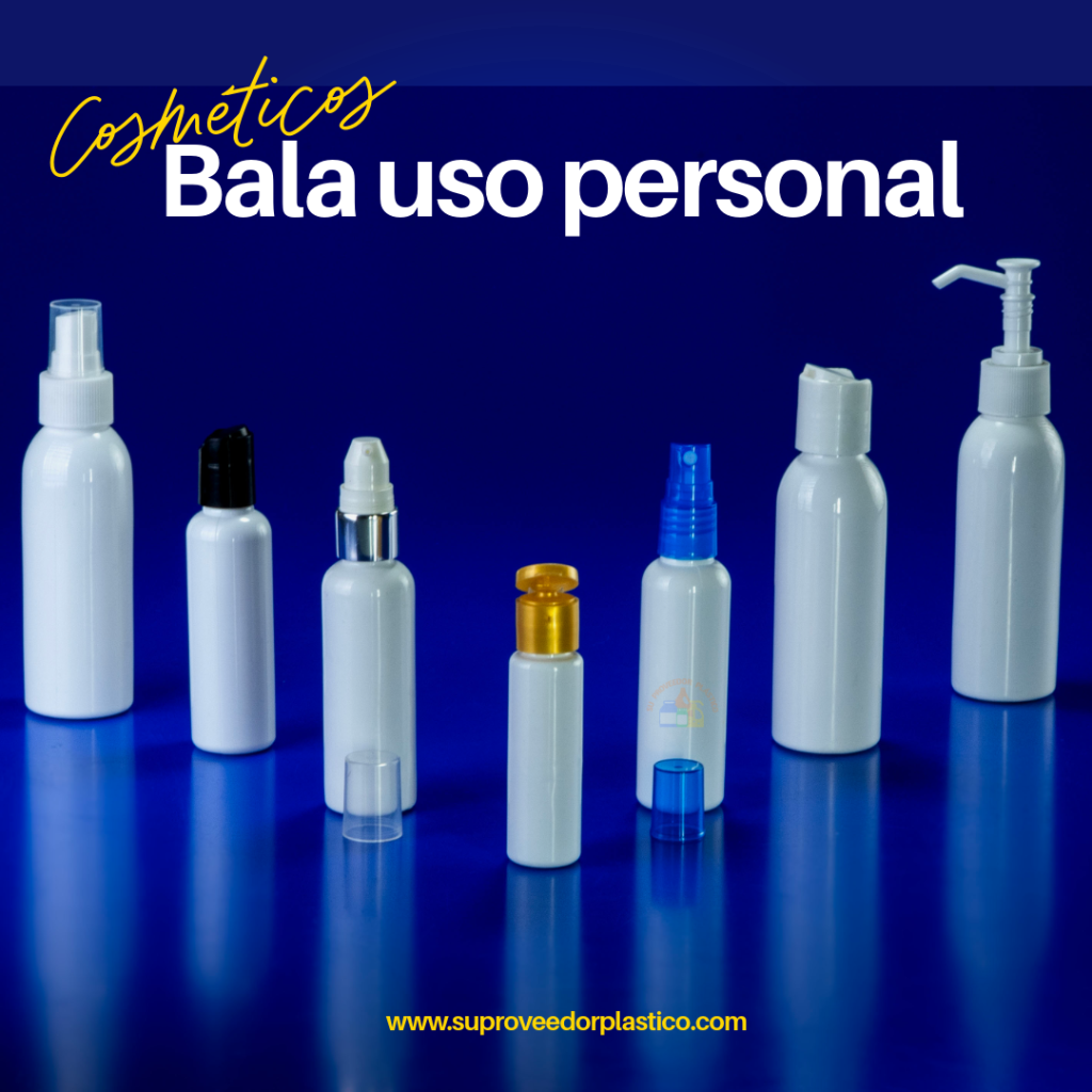 Botellas plásticas pequeñas, cilíndricas y blancas, con diferentes tipos de tapas: atomizador, tapa roscada negra, tapón metálico y dispensador tipo bomba.