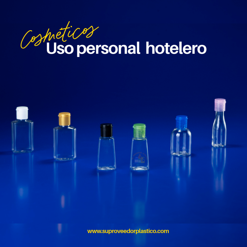 mini botellas PET transparentes de diversas formas (cuadrada, rectangular, cilíndrica, tipo "licorera"). Son de muy pequeña capacidad (aprox. 20ml - 40ml), típicas de amenities hoteleros o muestras de viaje. Tienen tapas Flip-Top, Disc-Top y de rosca en varios colores.