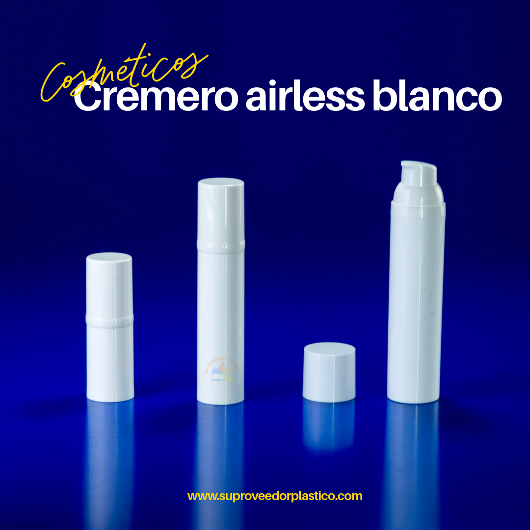 Tres botellas Airless de plástico blanco brillante y forma cilíndrica en diferentes tamaños (pequeño, mediano, grande), con tapas puestas y quitadas.