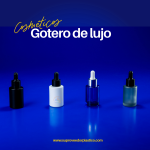 Un frasco gotero de vidrio transparente de alta calidad, con base gruesa y pipeta con acabado de lujo, sobre fondo azul. Envase para aceites y elixires.