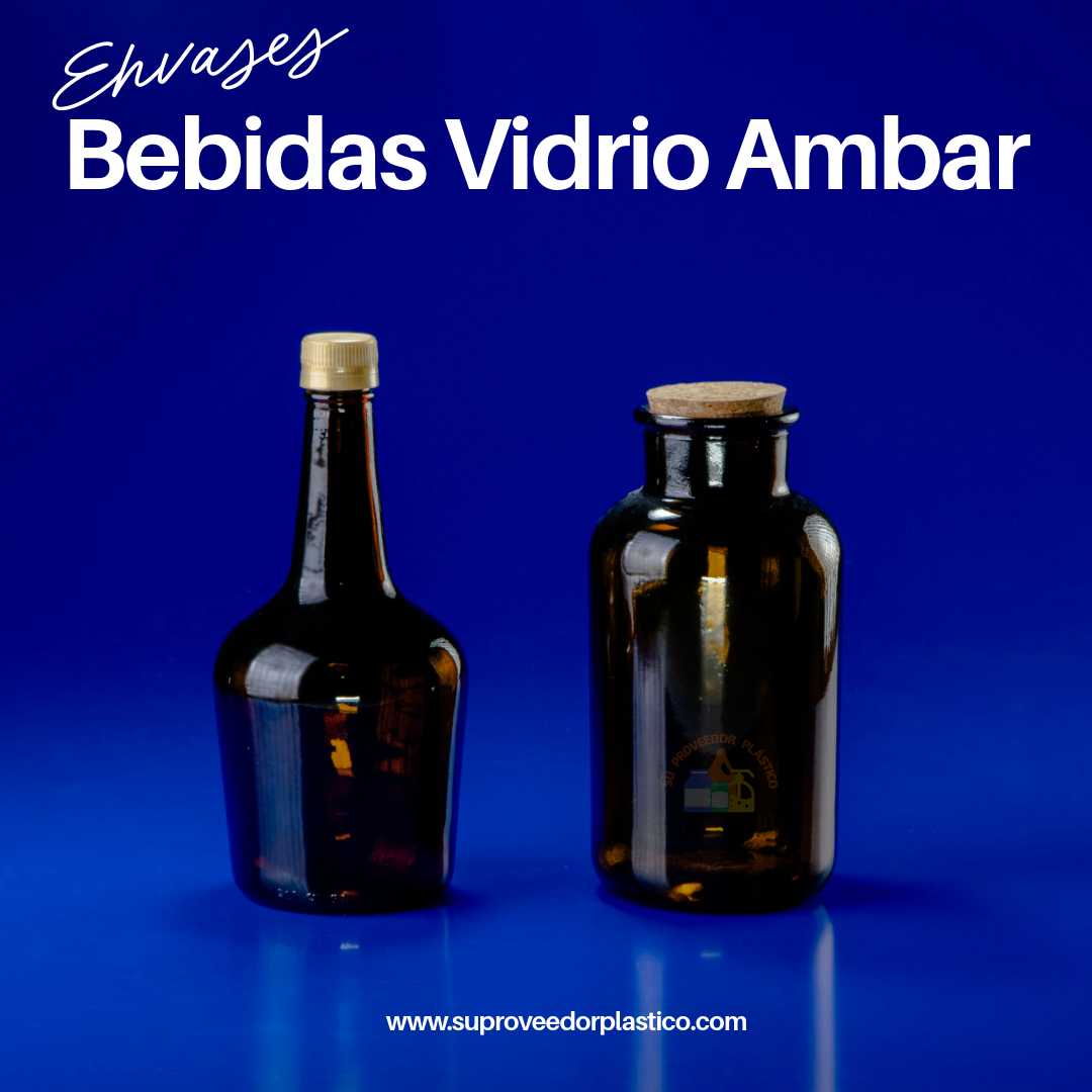 Envases Botellas de vidrio ámbar de estilo premium con tapones de corcho y madera, ideales para envasar licores, jarabes y cervezas artesanales.