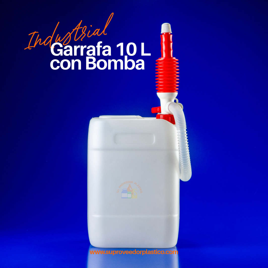 Garrafa plástica blanca de 10 litros equipada con bomba de succión manual y manguera flexible en Cali.